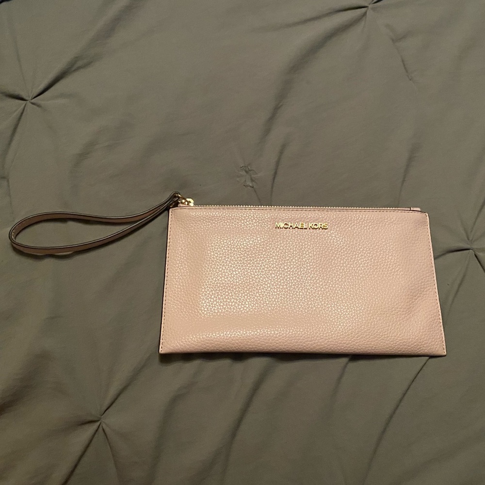 Large wristlet clutch